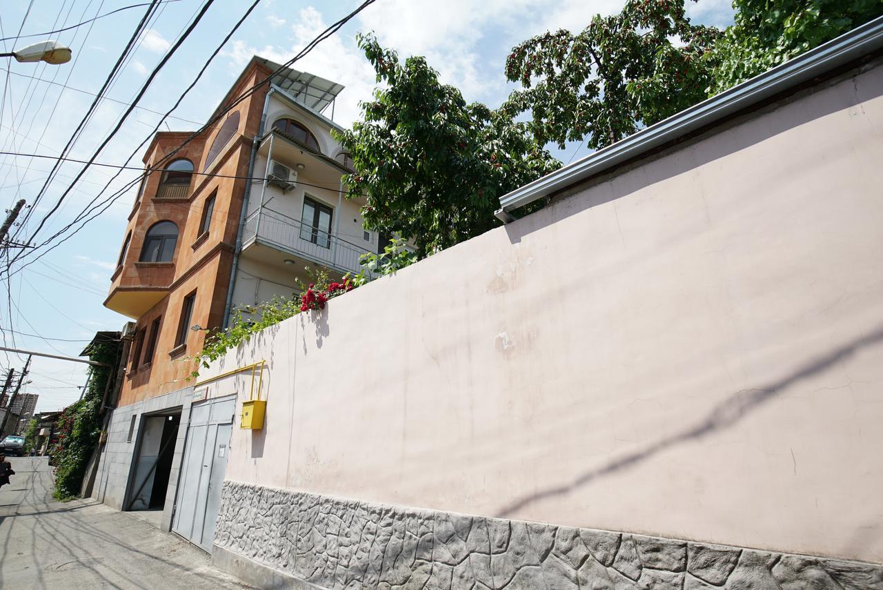 Nice House In The Heart Of The City Γιερεβάν Εξωτερικό φωτογραφία